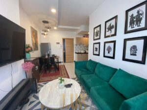 A Great petite modern style western condominium