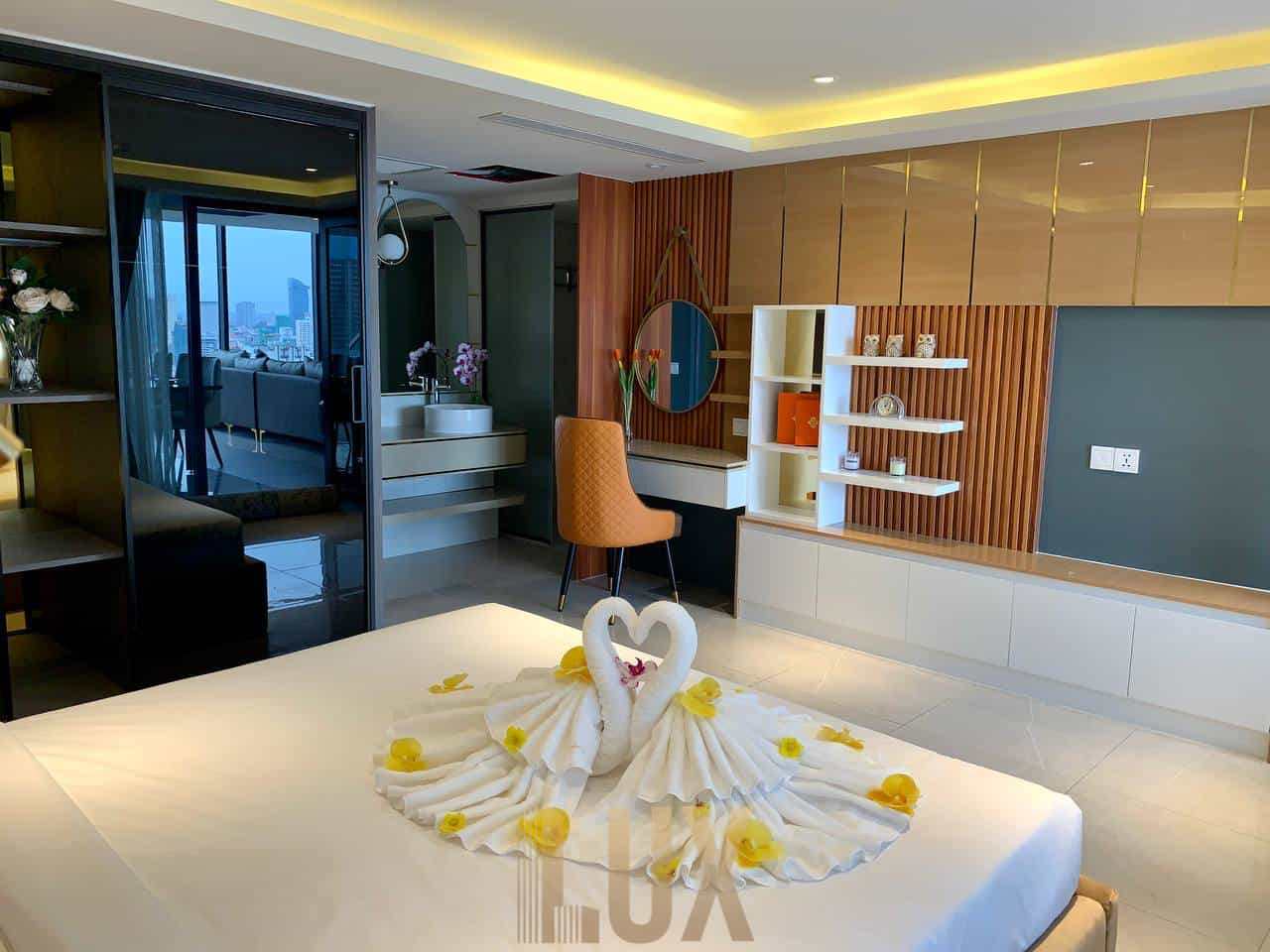 Beautifully Deluxe centrally located penthouse For Sale In Chamkarmon
