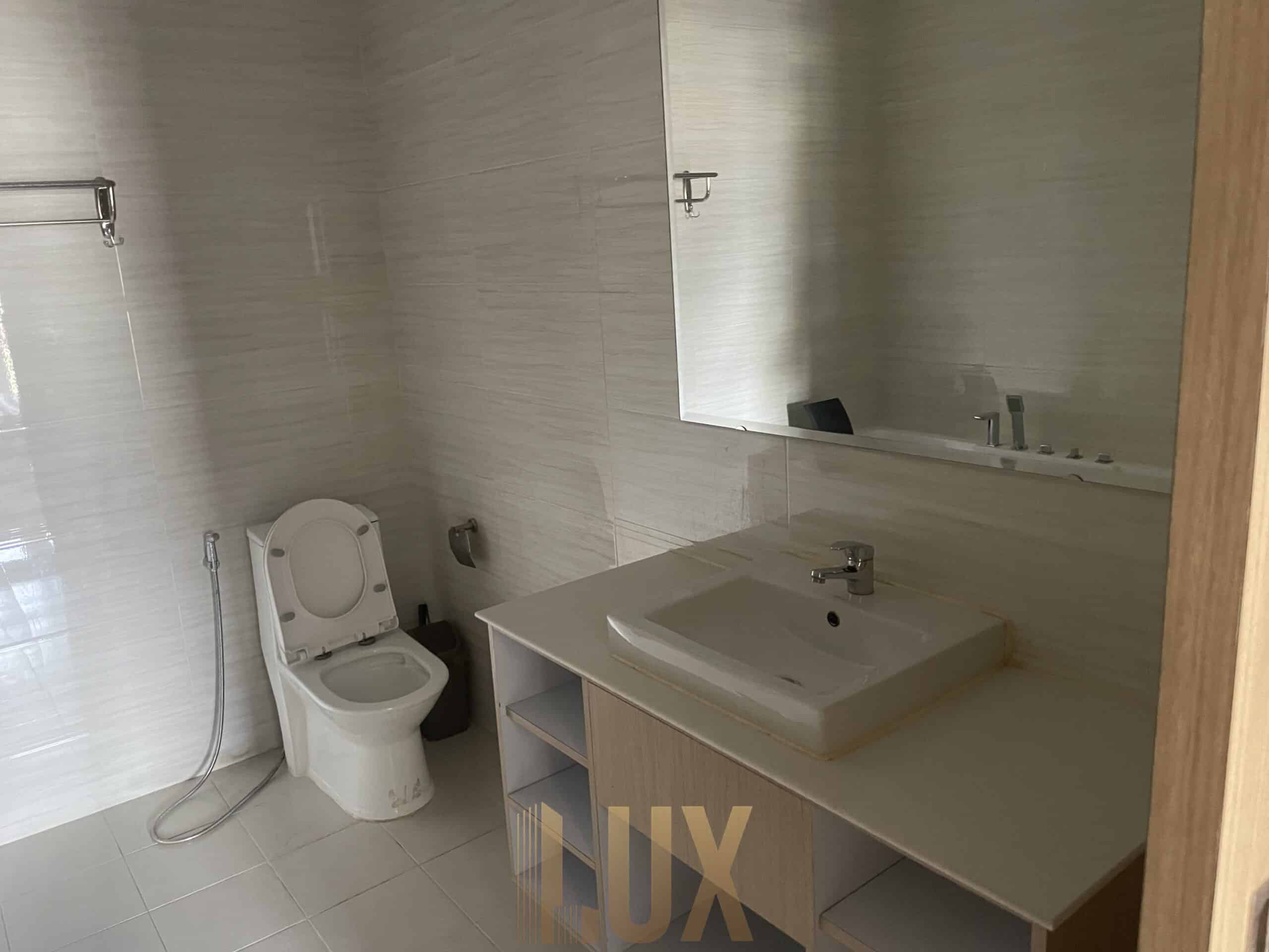 Luxury Western Style Apartment Up For Sale in Daun Penh Area