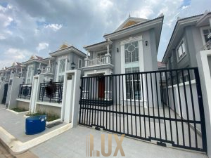 photo 6138858286330526806 y