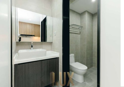 Deluxe Condo Up for sale in a Great Location - Daun Penh