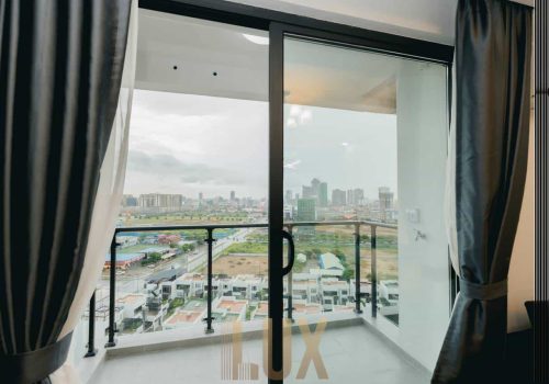 Deluxe Condo Up for sale in a Great Location - Daun Penh