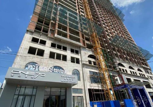 Deluxe Condo Up for sale in a Great Location - Daun Penh