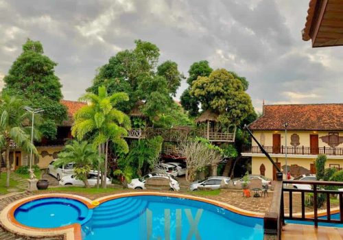Beautiful Villa / Hotel for sale close the Crab market on Kep beach