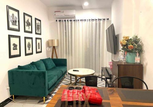 A Great petite modern style western condominium