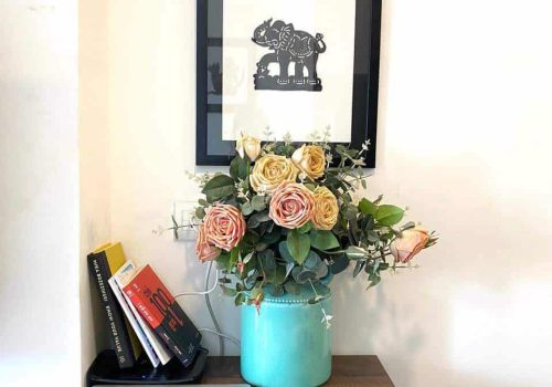 A Great petite modern style western condominium