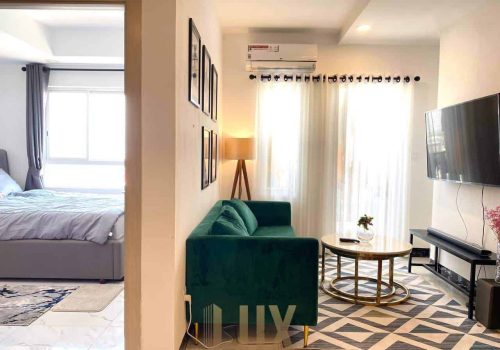 A Great petite modern style western condominium