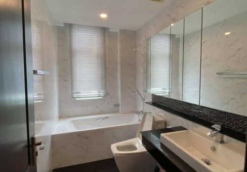 Beautiful 3 bedrooms apartment in the Middle of Phnom Penh