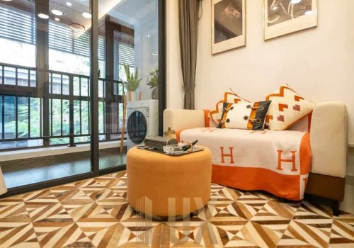 photo 6055408179870808677 y (2)