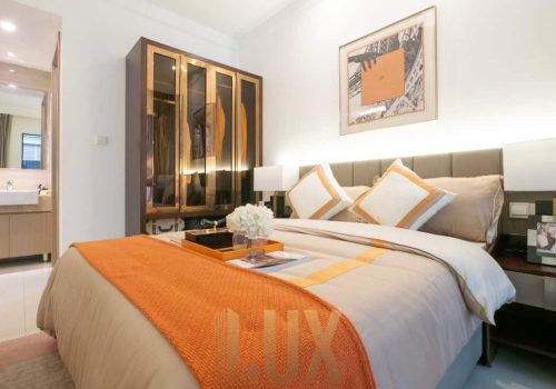 photo 6055408179870808682 y (2)