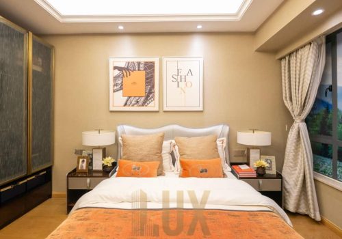 photo 6055408179870808717 y