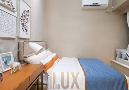 photo 6055408179870808718 y