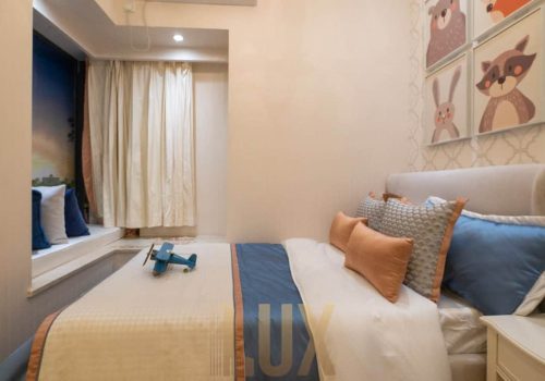 photo 6055408179870808725 y