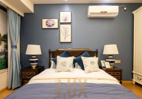 photo 6055408179870808727 y