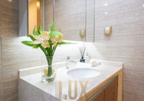 photo 6055408179870808728 y (1)