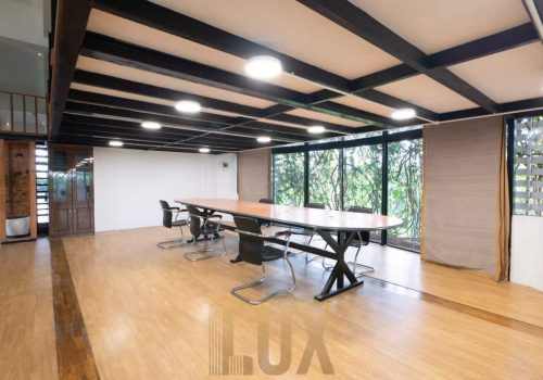 photo 6055408179870808911 y