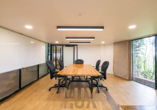 photo 6057730541702199966 y