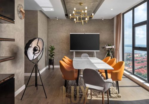 photo 6057736159519422860 y