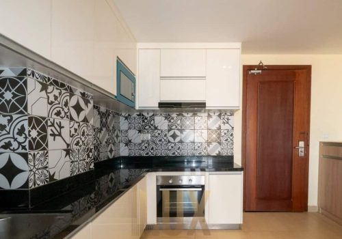 photo 6140951954038307535 y