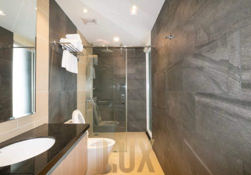 photo 6140951954038307539 y