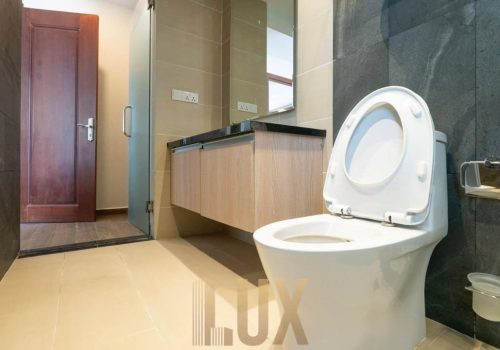 photo 6140951954038307540 y