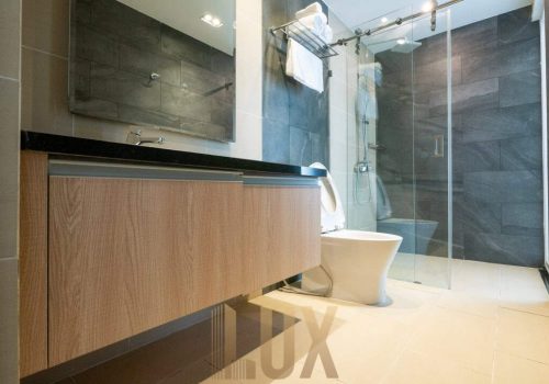 photo 6140951954038307541 y