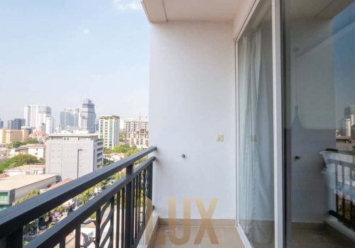 photo 6140951954038307542 y