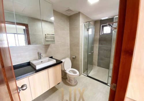 photo 6152446549242789247 y